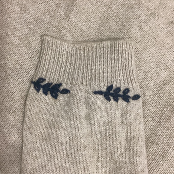 Route66 Women’s Beige with Blue Floral Stitching Cardigan Knit Wool Sweater - Picture 5 of 5